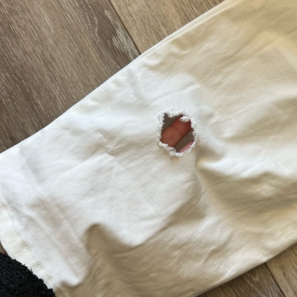 I.AM.GIA White Cargo Pants With Zippers Utility Style~Size/Small***Sold as is - Picture 5 of 9